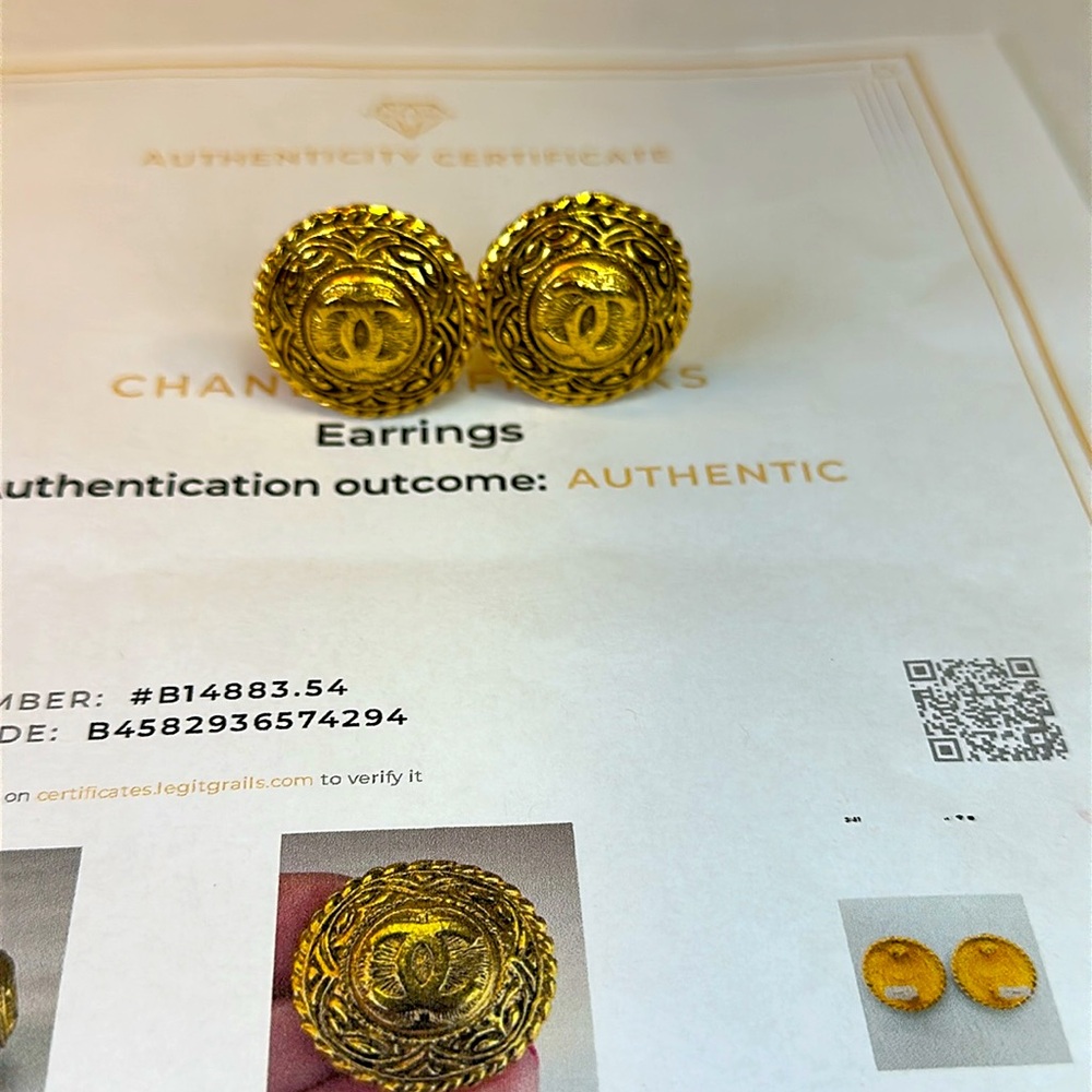 CHANEL CC Vintage 24K Goldplated clip on Earrings w/ COA, unbranded necklace - Picture 9 of 10